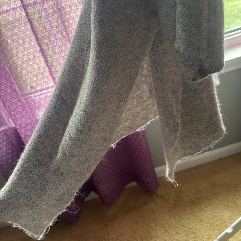 Turtle neck poncho - Picture 4 of 4